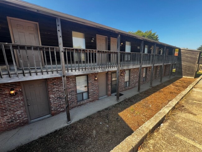 Primary Photo - Lakeside Apartments