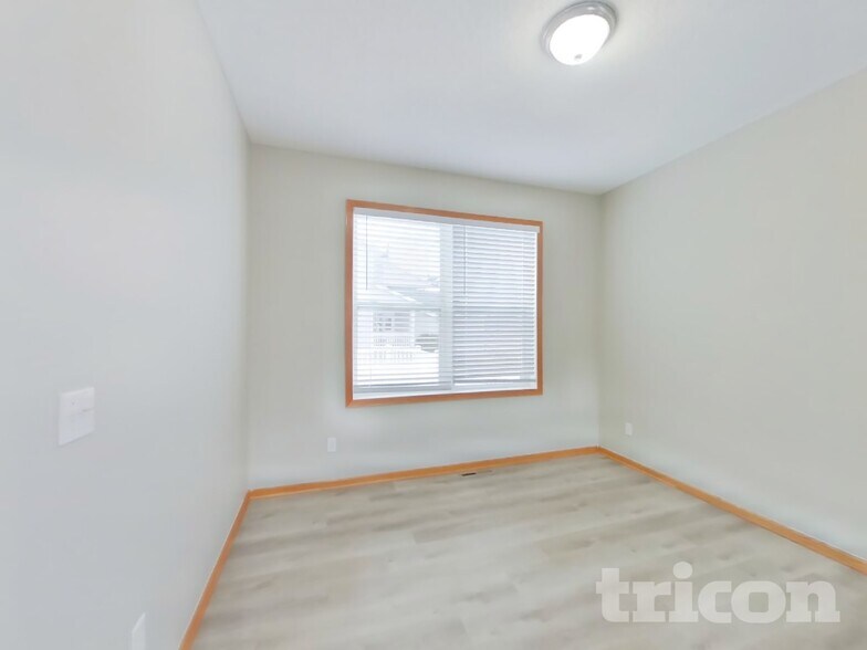 Building Photo - 9049 Garland Ln N