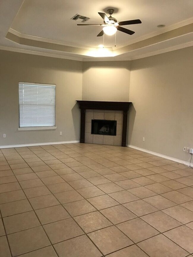 Building Photo - No Application Fees* $500 Off 1st Month Rent*