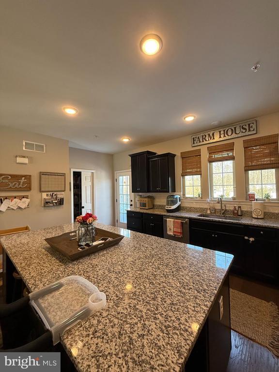 Building Photo - 31 Par Ln