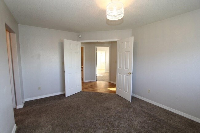 Building Photo - 1563 Sunset Dr