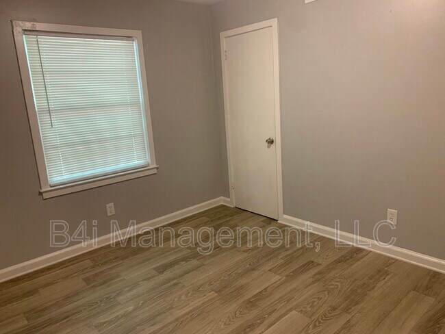 Building Photo - 1045 Enoch Dr