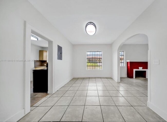 Building Photo - 2744 SW 16th Ter