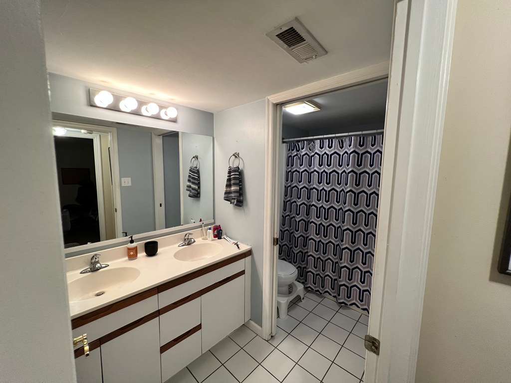 Building Photo - 1201 Laurel Ave