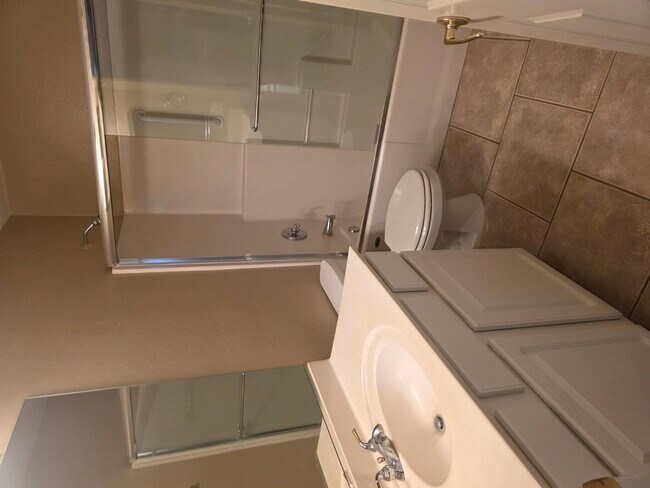 Building Photo - 16450 E Ave of the Fountains