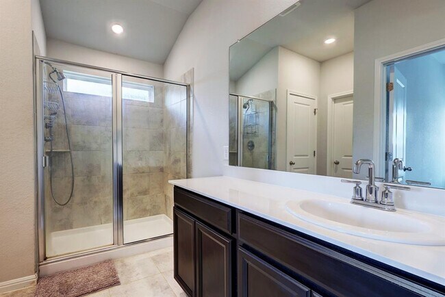 Building Photo - 206 Creek Hollow Dr