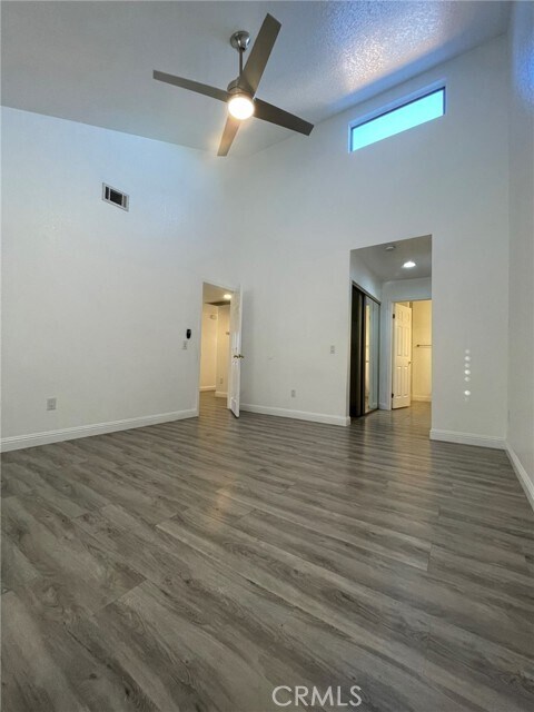 Building Photo - 1830 N Vineyard Ave