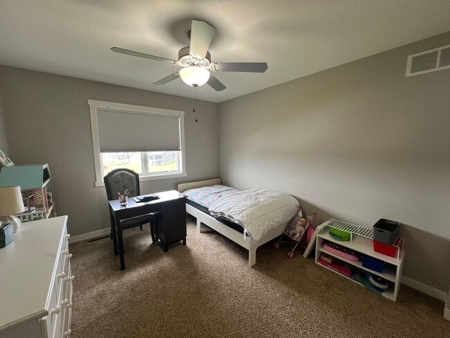 Building Photo - Beautiful 5-bed, 3.5-bath Single Family Home!