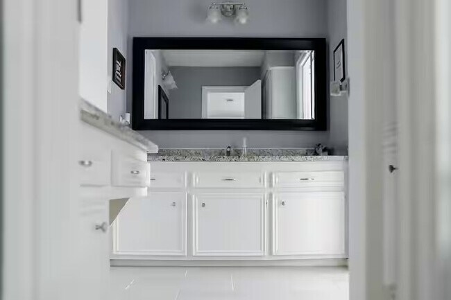 Building Photo - 11307 Canyon Trail Dr