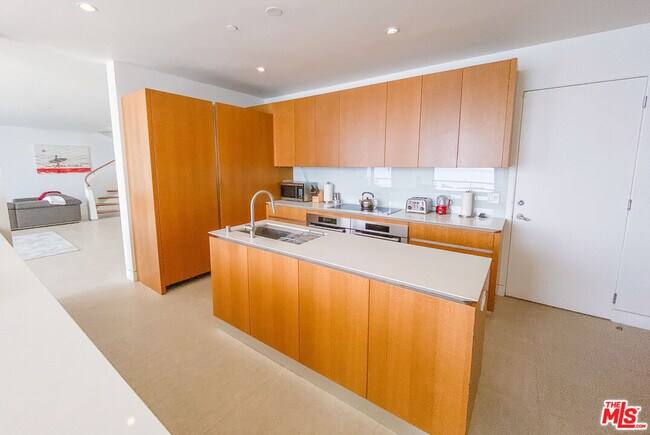 Building Photo - 27102 Malibu Cove Colony Dr
