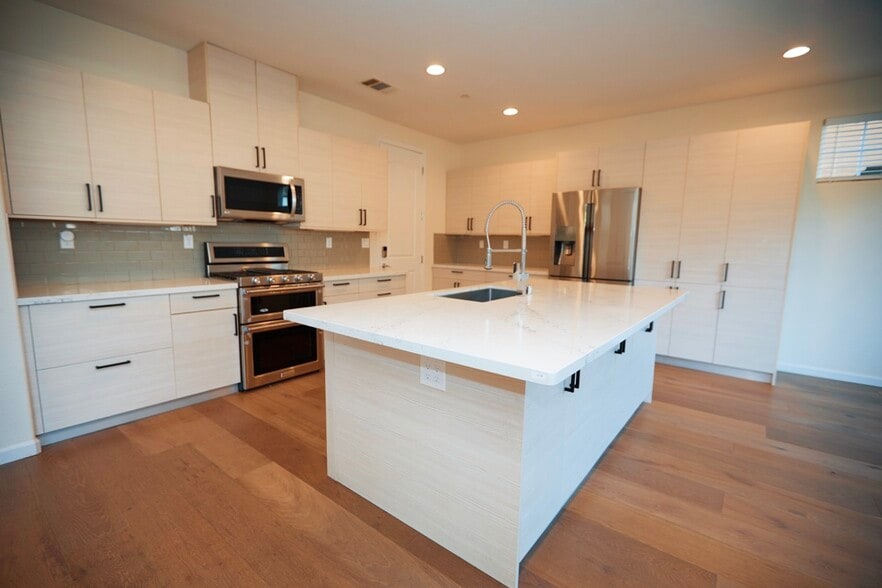Building Photo - 4714 Tina Speciale Dr