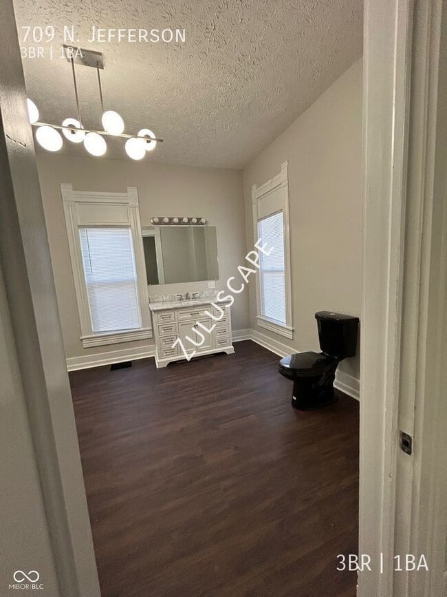 Building Photo - 709 N. Jefferson-