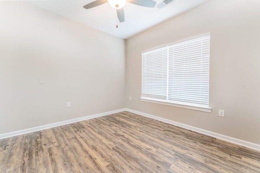 Building Photo - 1715 Sherwood St