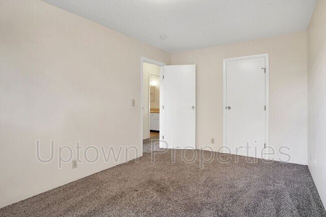 Building Photo - 4113 SE 28th Ave