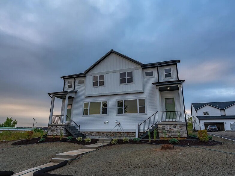 Building Photo - 115 Prairie Heights Dr