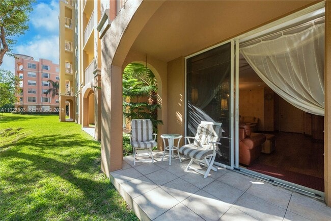 Building Photo - 19601 E Country Club Dr