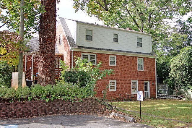Building Photo - Spacious Fry's Spring Basement Apartment