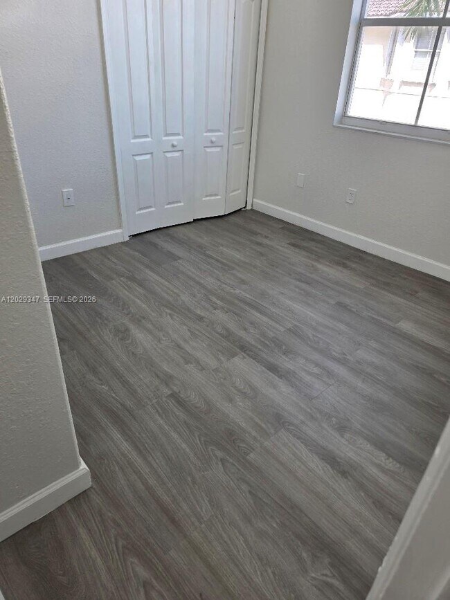 Building Photo - 1661 SE 29th Ct