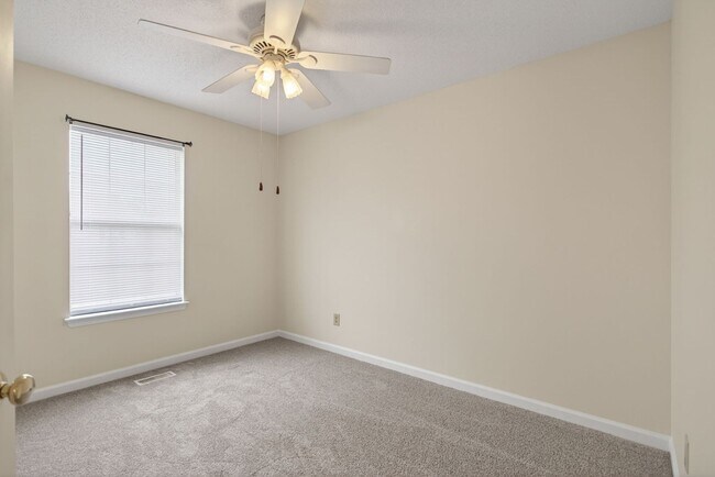 Building Photo - Hampton’s Westview Lakes