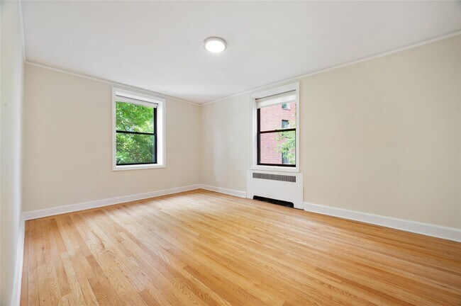 Building Photo - 212 Larchmont Acres