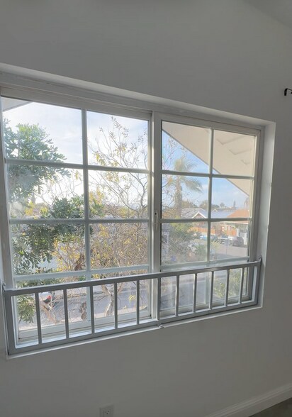 Building Photo - 1254 W 41st Pl