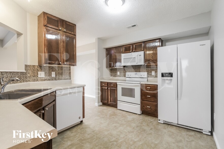 Building Photo - 10483 Day Star Dr