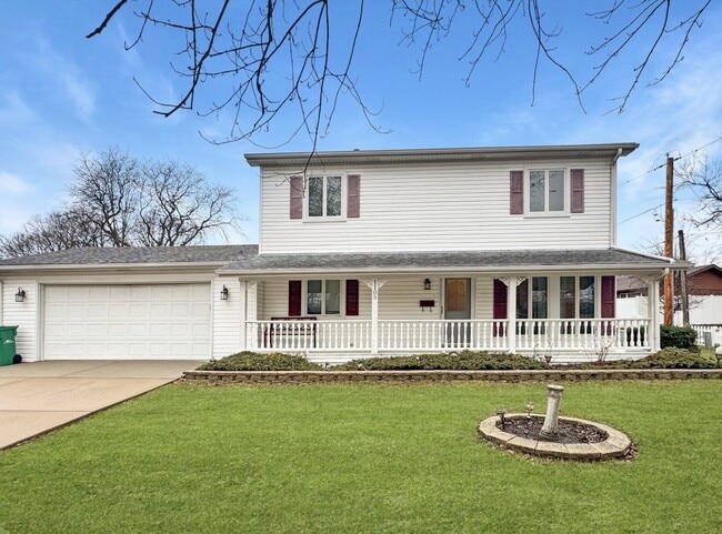 Building Photo - 1105 Summit Dr