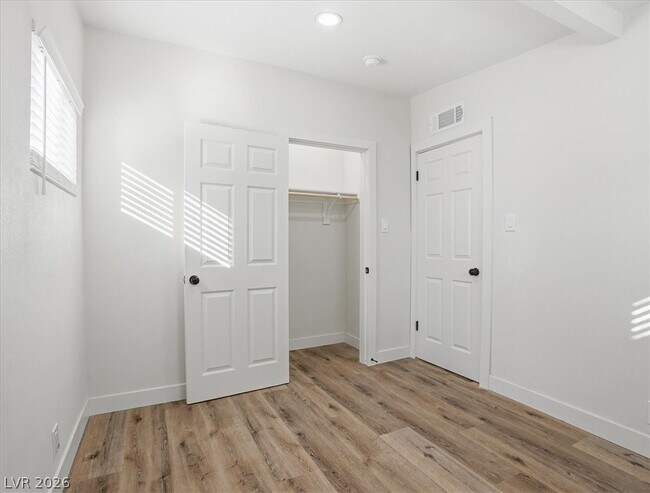 Building Photo - 608 Stanford St