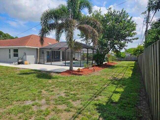 Building Photo - 1358 SW Del Rio Blvd