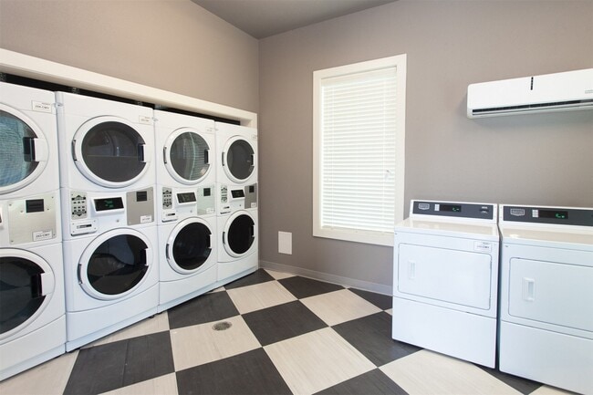 Building Photo - 11641 Leopard St