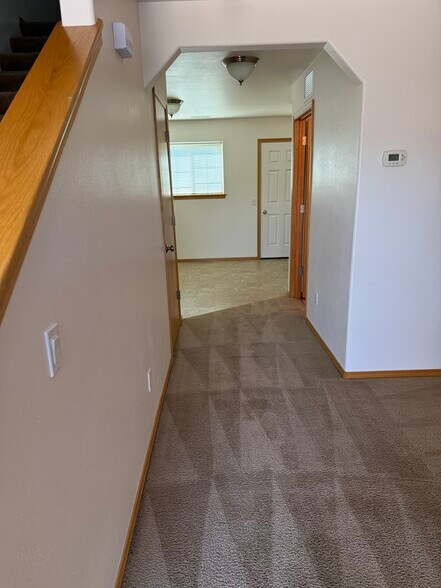 Building Photo - 1015 N Baker Ave