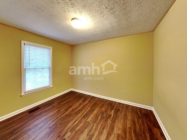 Building Photo - 251 Stewart Dr