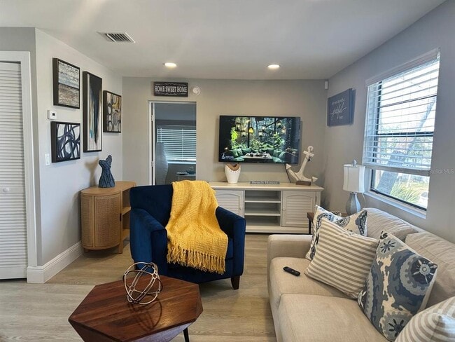 Building Photo - 244 Lexington Dr