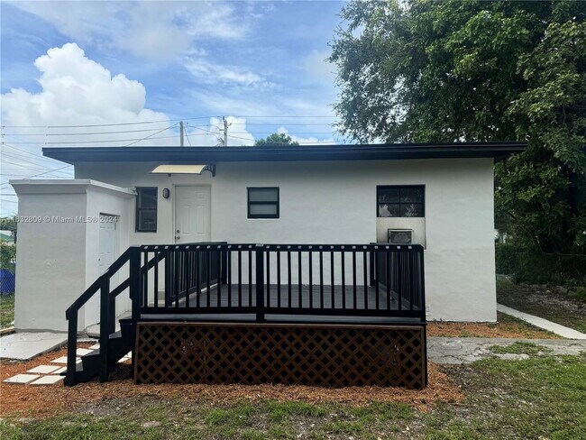 Building Photo - 5708 NW 11th Ave