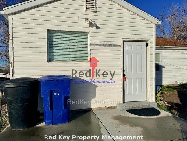 Building Photo - 3150 W Duplex