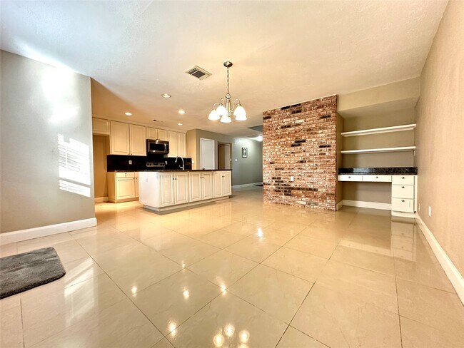 Building Photo - 423 Lee Dr