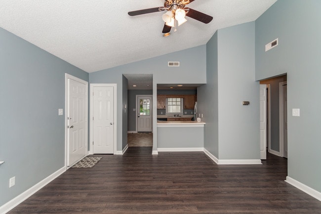 Building Photo - 2113 Tanglewood Rd