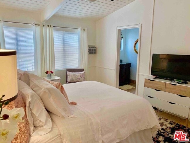 Building Photo - 1152 N Ogden Dr