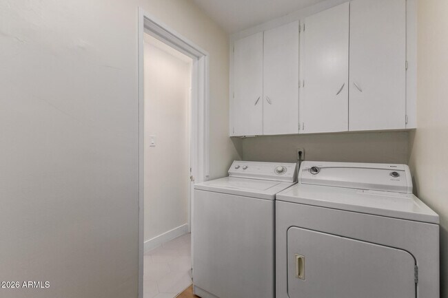 Building Photo - 2013 W San Juan Ave