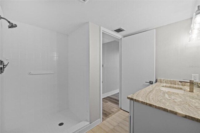 Building Photo - 3301 Bayshore Blvd