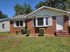 Building Photo - 300 Cherokee Dr