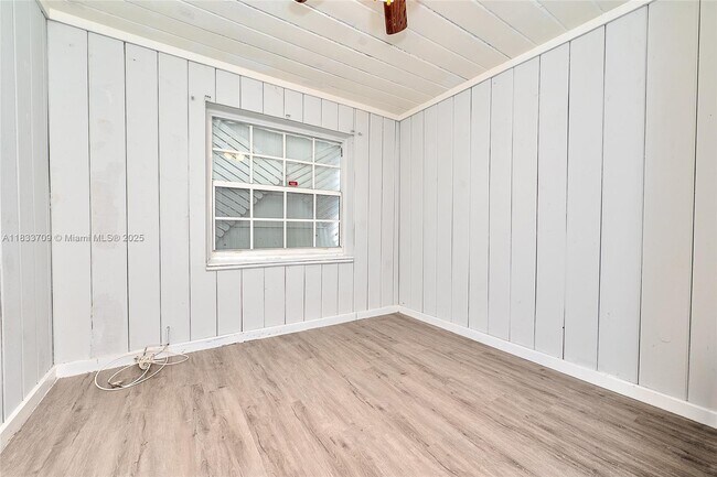 Building Photo - 6130 SW 32nd St