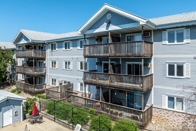 Building Photo - Cross Creek