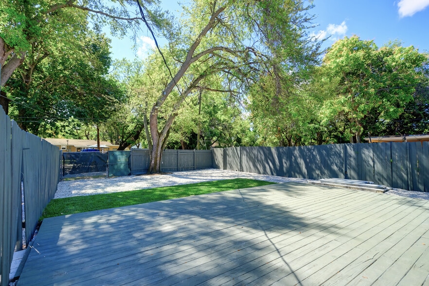 Private Yard! - 1556 NE 135th St
