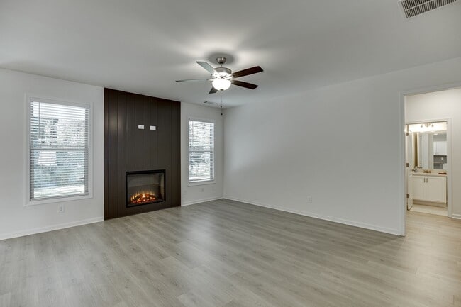 Building Photo - 230 Dragon Dr