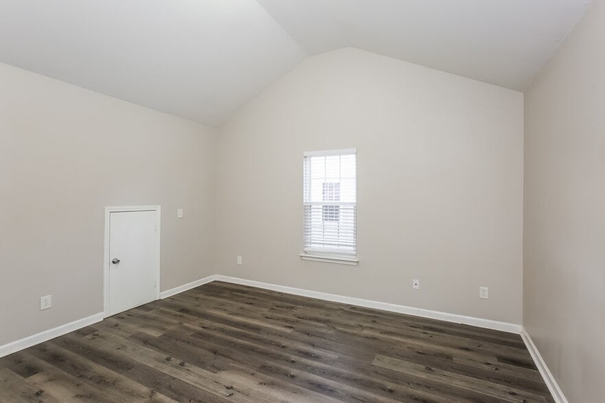 Building Photo - 7124 Fox Point Dr