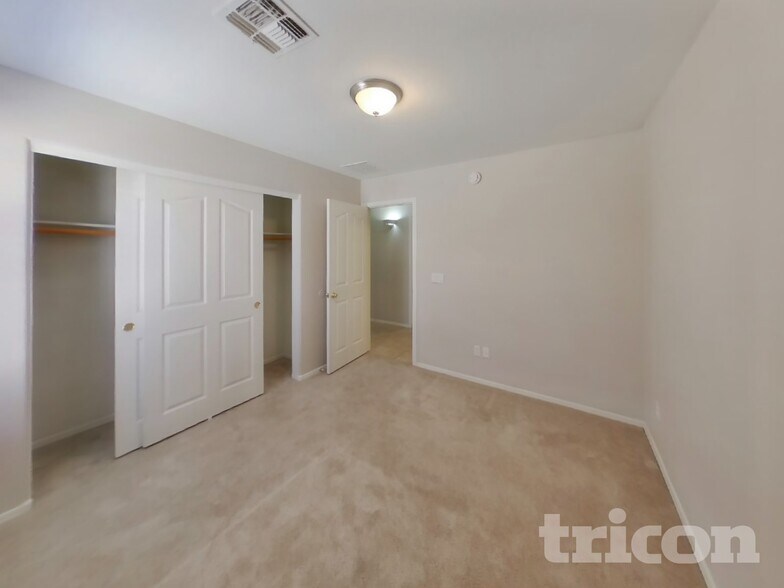 Building Photo - 2013 W Allens Peak Dr