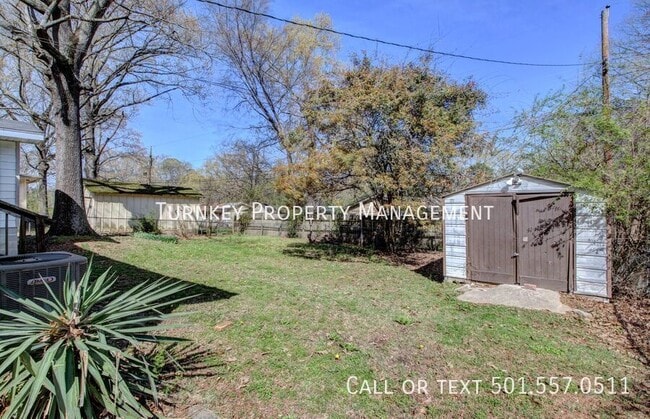 Building Photo - 20 S Wakefield Dr