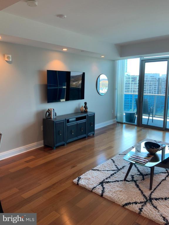 Building Photo - 1881 N Nash St