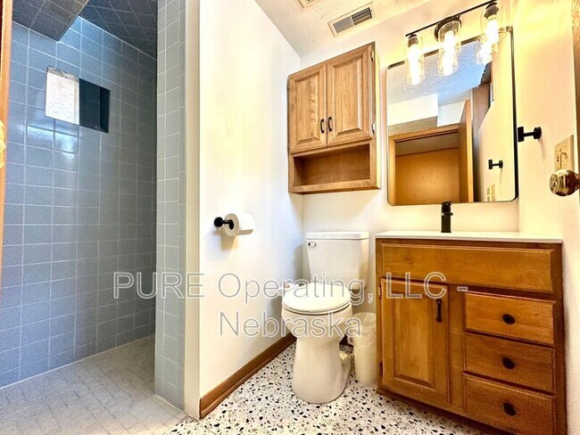 Building Photo - 1024 N 74th Ave